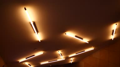 Flüoresan ışık ile modern tavan / alt Floresan ışık kapalı ile büyük modern modern tavan görünümünü