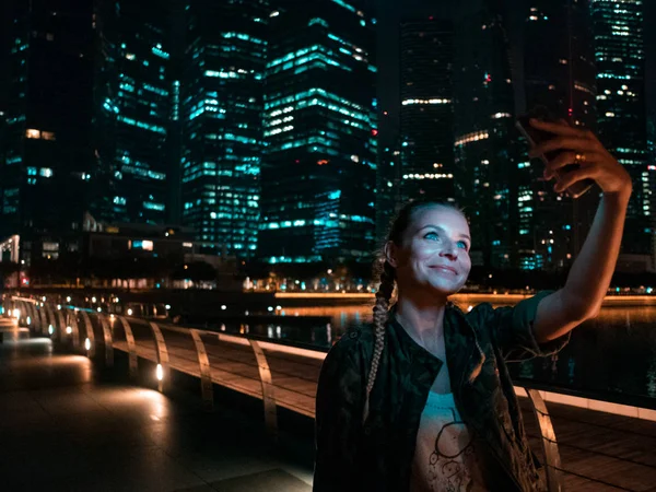 Woman Holding Smartphone Self Portrait Photo View Modern Skyscrapers Night — Stock Photo, Image