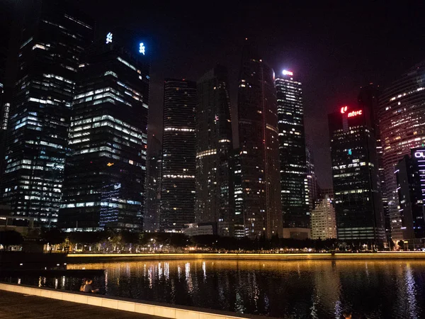 Singapur Şehir Gökdelenler Peyzaj Gece Manzarası — Stok fotoğraf