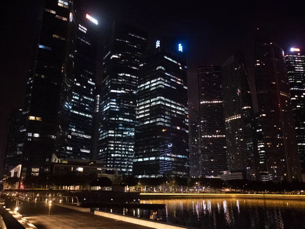 Singapur Şehir Gökdelenler Peyzaj Gece Manzarası — Stok fotoğraf