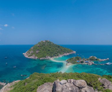 Tayland 'daki güzel Koh Nang Yuan adasının insansız hava aracı görüntüsü