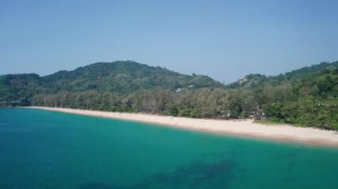 Phuket, Tayland 'daki tropikal plajın insansız hava aracı görüntüsü