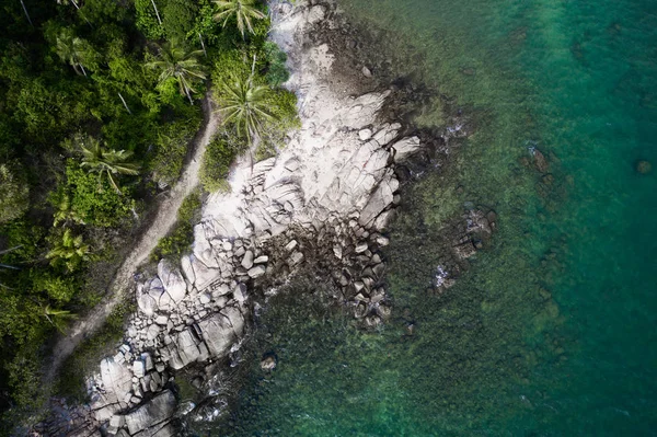 Vista Aérea Del Dron Costa Rocosa Con Agua Mar Turquesa —  Fotos de Stock