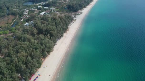 Flygdrönare Över Tropiska Layan Beach Område Phuket Thailand — Stockvideo