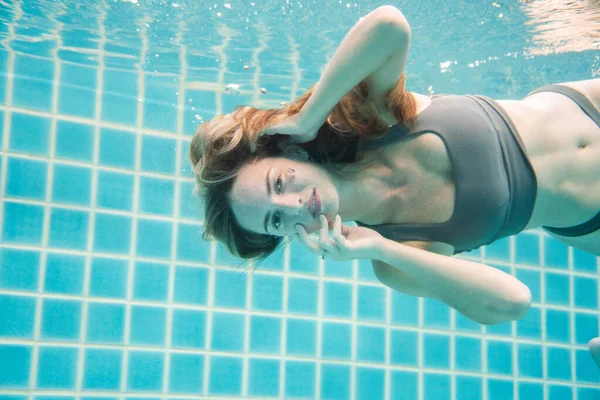 Beautiful Woman Long Red Hair Posing Underwater Bikini — Stock Photo, Image
