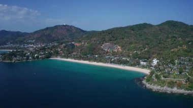 Tayland, Phuket 'teki tropikal Kata Noi Sahili' nin insansız hava aracı görüntüsü