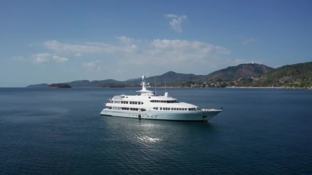 Vue Aérienne Par Drone Bateau Luxe Sur Mer Près Zone — Video