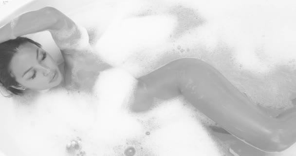 Vue Dessus Belle Sensuelle Femme Brune Détendre Dans Baignoire Avec — Video