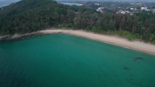 泰国普吉热带空素林海滩的无人驾驶飞机图像 — 图库视频影像
