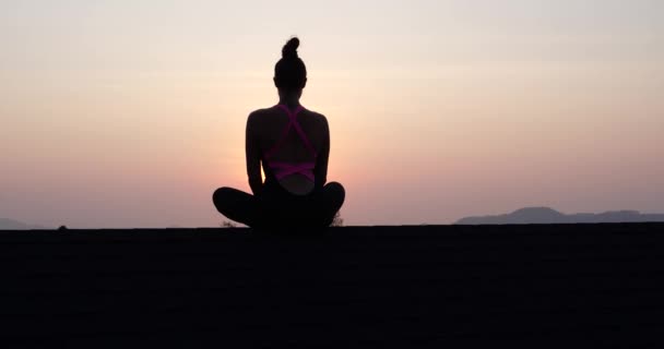 Back View Silhouette Young Woman Sitting Roof Sunset Sky Background — Stock Video