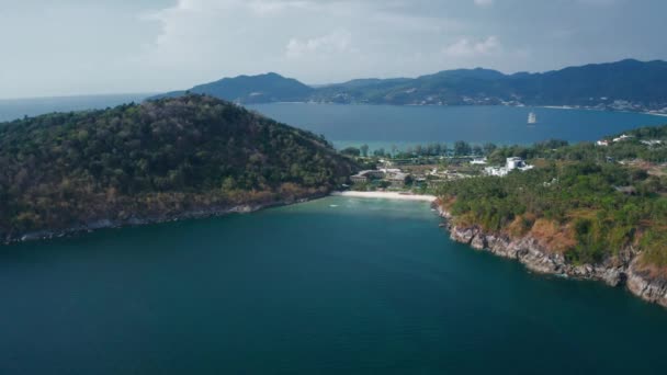 Drone vue panoramique sur la plage tropicale à Phuket, Thaïlande, Liberté