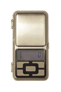 Yüksek hassasiyetli elektronik cep ölçeği beyaz arka planda izole edilmiş. Üst görünüm.