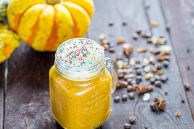 Bal kabak Spice Latte krem şanti ile