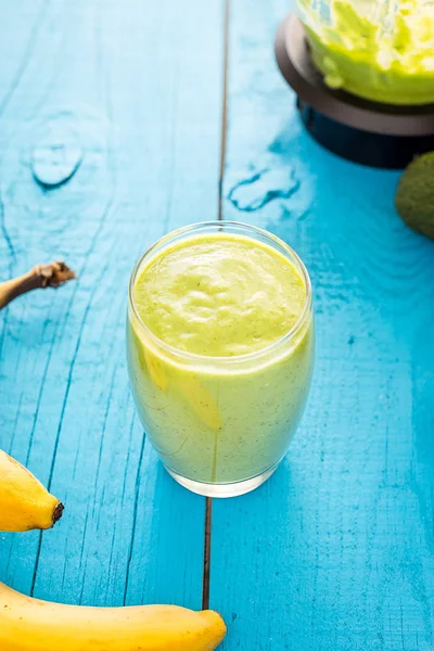 Healthy Tasty Green Avocado Shake or Smoothie, Made with Fresh Avocados, Banana, Milk on Blue Wooden Background, Raw Food, Vegan Drink, Vegan Food Conception — Stock Photo, Image