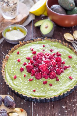 Ham sağlıklı Paleo avokado limonlu kek muz ve ahududu