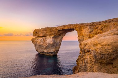 Şaşırtıcı Azure pencere görünümü kullanarak duvar kağıdı veya arka plan, Gozo, Malta olarak