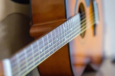 Akustik gitar görünümünü kapat