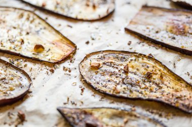 Lezzetli ızgara patlıcan sarımsak ile