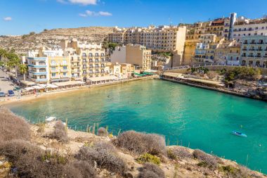 Xlendi Town, Xlendi Bay