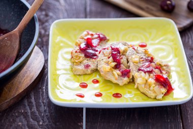 Biber soslu lezzetli ızgara domuz eti 