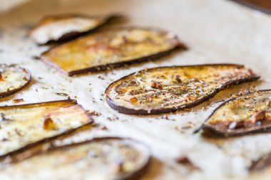 Lezzetli ızgara patlıcan sarımsak ile