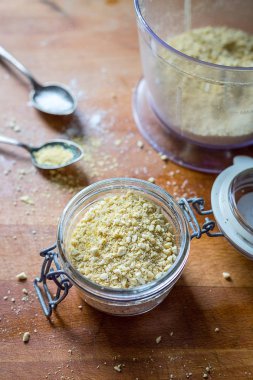 Cam Kavanoz içinde rendelenmiş kaju fıstığı