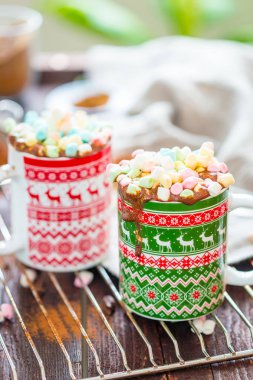 İki fincan çikolatalı kahve içmek 