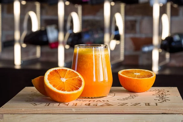 신선한 오렌지 주스와 과일 — 스톡 사진