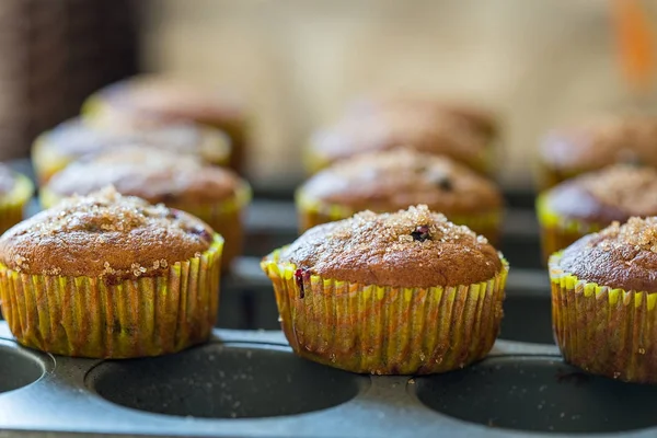 Bananen Muffins met bessen en honing — Stockfoto