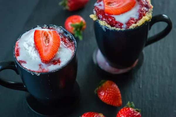 Cream dessert with strawberries — Stock Photo, Image