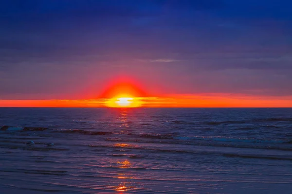 明るい海の夕日 — ストック写真