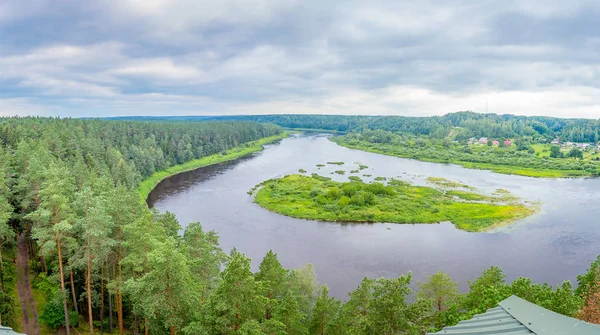 Vackra Daugava-floden på sommardag — Stockfoto