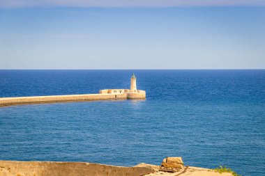 Deniz feneri ile doğa arka plan