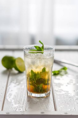 Mojito kokteyl ve malzemeler 