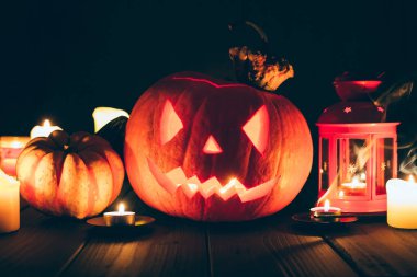 Cadılar Bayramı balkabağı feneri