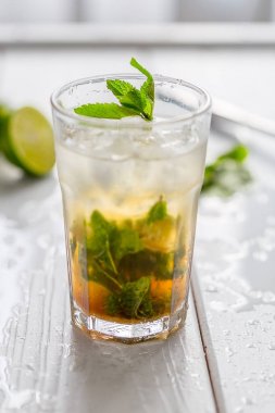 Mojito kokteyl ve malzemeler 