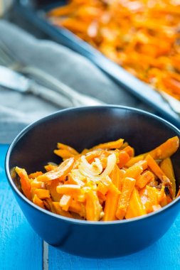 Turuncu tatlı patates kızartması