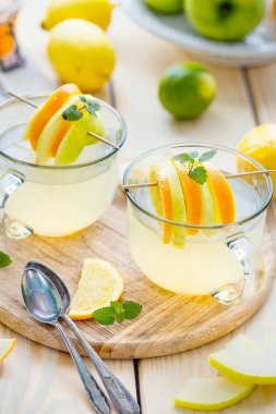 Apple elma suyu sıcak içecek