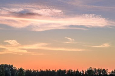 gökyüzünde pembe günbatımı