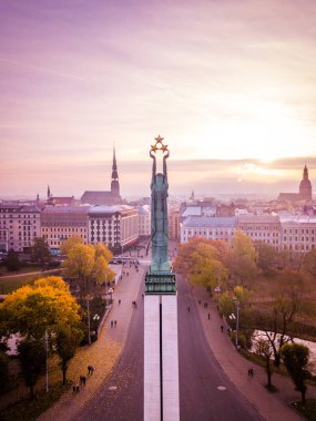 Özgürlük Milda Riga'da heykeli