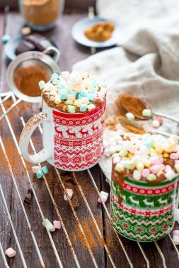 İki fincan çikolatalı kahve içmek 