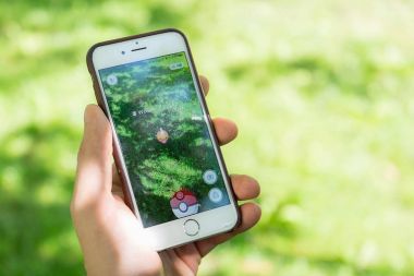 Bir iphone 6 tutan el