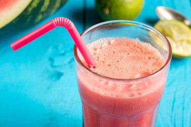 Taze lezzetli kokteyl