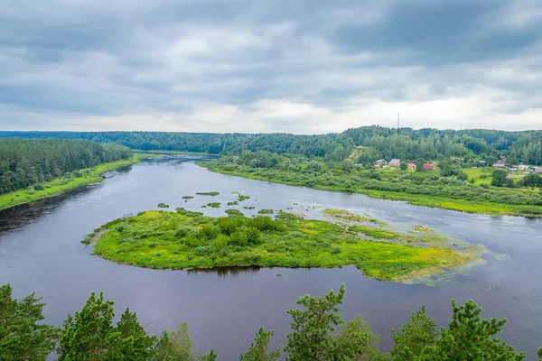 Vackra Daugava-floden på sommardag — Stockfoto