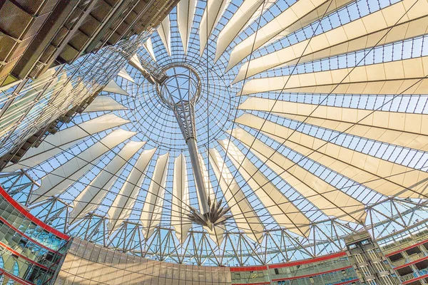 Sony Center fütüristik çatı inşaat