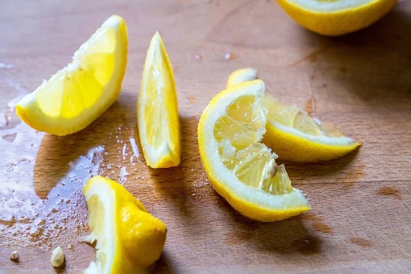 Frische Zitronenscheiben — Stockfoto