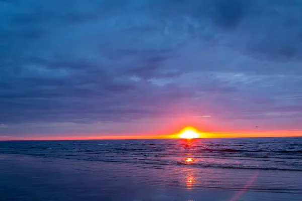 明るい海の夕日 — ストック写真