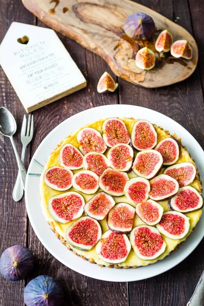 Домашний торт Tasty Figs — стоковое фото