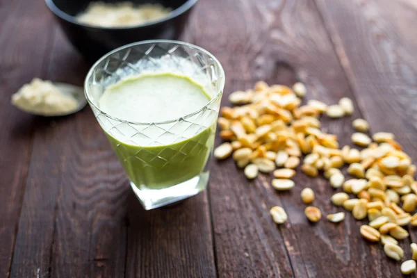 Палео зелений білка молочний коктейль — стокове фото