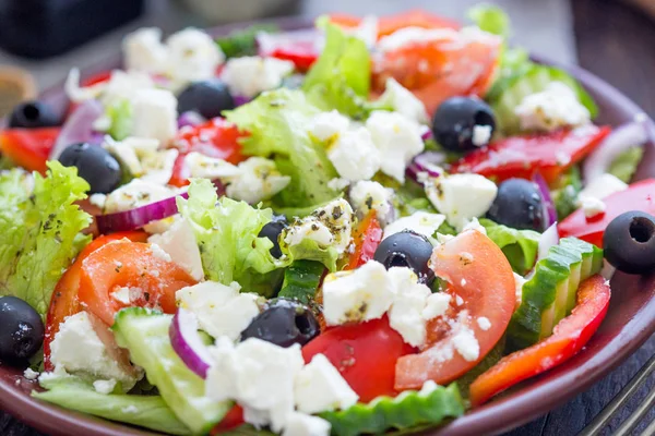 Deliziosa insalata con pomodori — Foto Stock